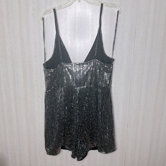 🆕 😍 FOREVER 21+ metallic sequin romper size 2X - Picture 6 of 8